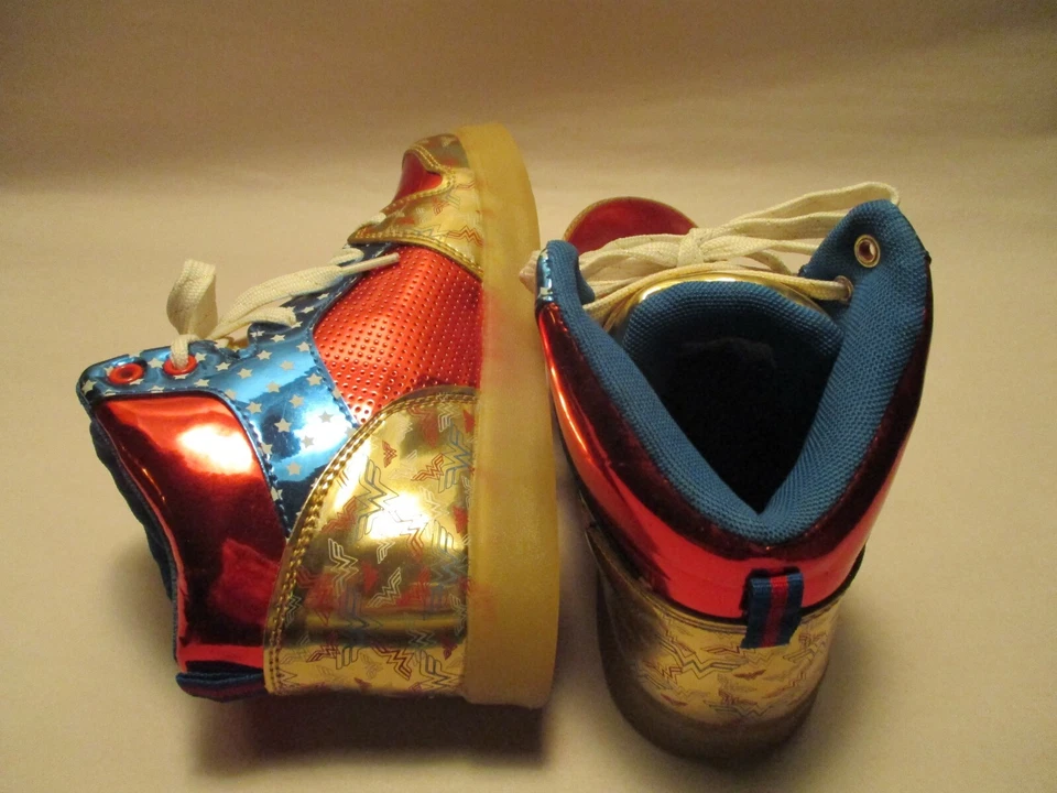 Wonder Woman Girl Youth 4 High Top Cushion Upper/Insole Light Up Sneakers w Cord - Image 2 of 4