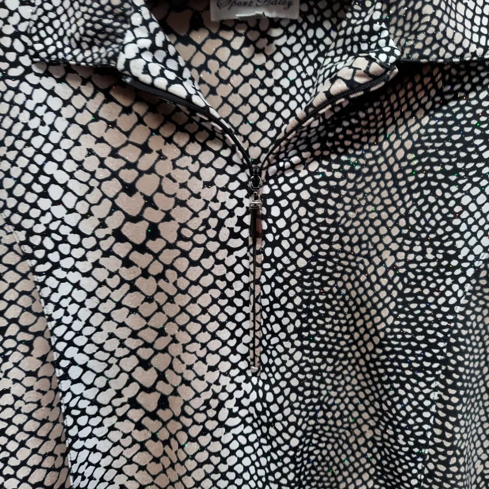 Pullover deportivo de manga larga con estampado de piel de serpiente Haley para mujer pequeño Foto 3 de 4