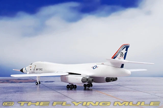 Dragon Models 1:400 B-1A Lancer USAF #74-0159 Low-Speed Configuration - Image 2 of 4