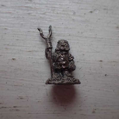 Citadel Warhammer 80s Empire pre-slotta C11 Halfling with Pitchfork