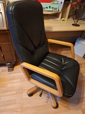 Black Leather Swival Chair with Wheel Coasters Adjustable Height. Excellent Cond