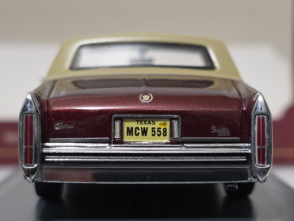 Cadillac Fleetwood Brougham 1982 Red 1:43 Neo American Excellence