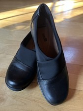 Clarks Women's Channing Black Leather Soft Cushion Slip On Shoes Size 8