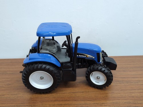1/16 SCALE MODELS TOY NEW HOLLAND TG285 FWA TRACTOR - Picture 3 of 4