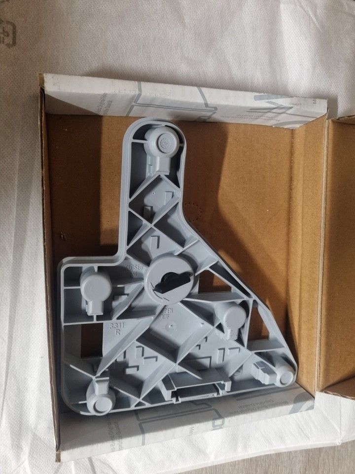 GENUINE MERCEDES MB C CLASS W203 TAIL LIGHT LEFT N/S LAMP SOCKET