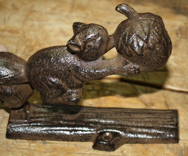 Cast Iron Antique Style SQUIRREL Acorn Door Knocker Nut Cracker Man Cave Garden Cast Iron Antique Style SQUIRREL Acorn Door Knocker Nut Cracker Man Cave Garden