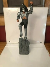 Kiss - Gene Simmons Destroyer Model Kit Polar Lights 1998 [PRE-PAINTED]