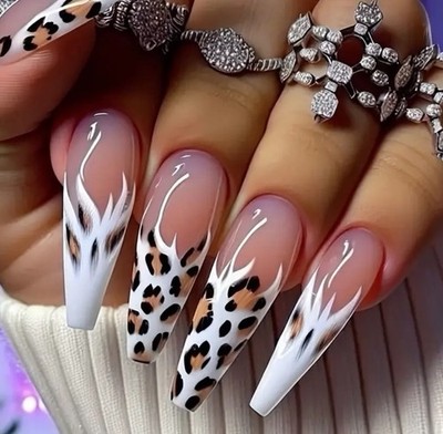 Press On Nails Leopardenmuster und weiß