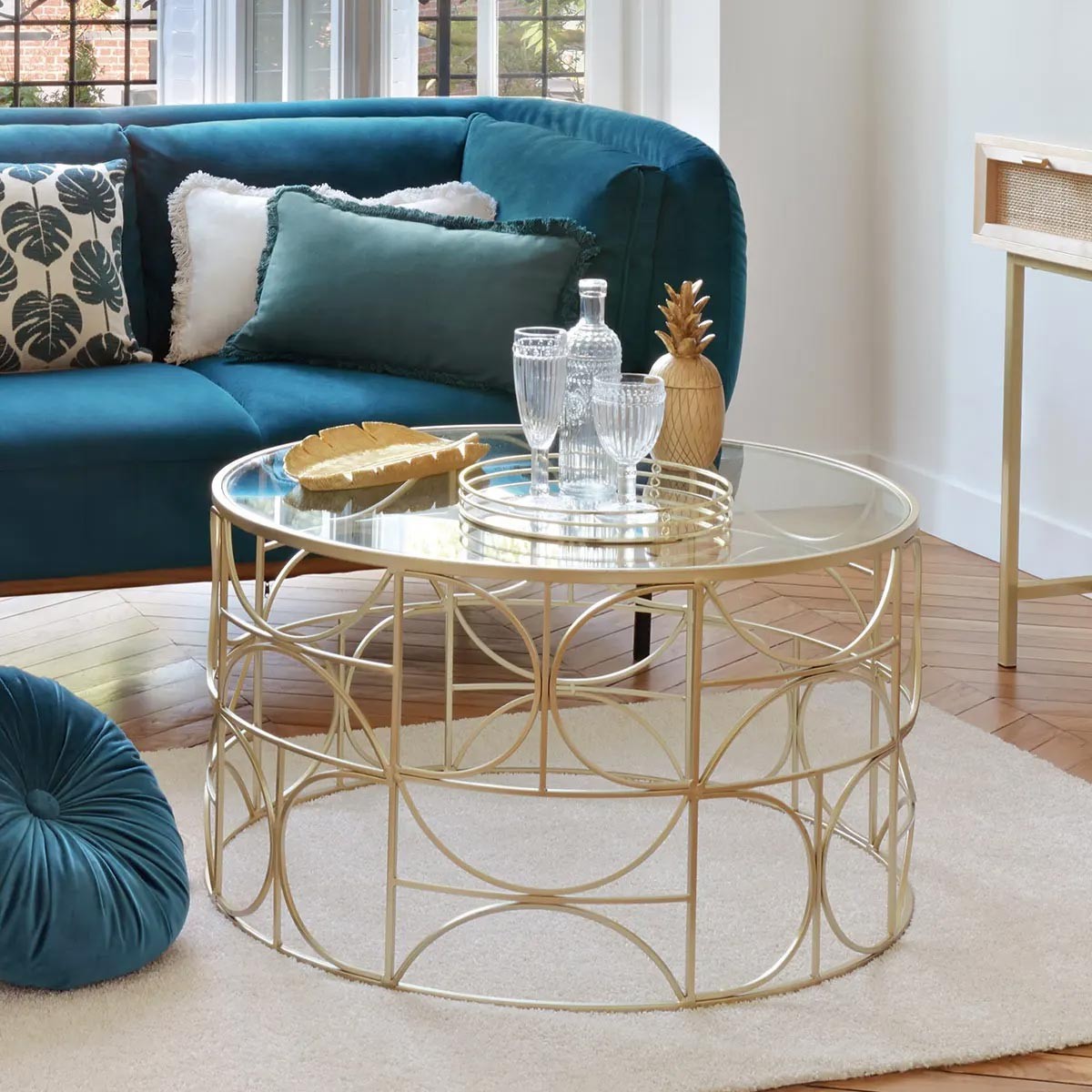 Table basse Suite 71cm Or compacte pour optimiser l'espace du salon