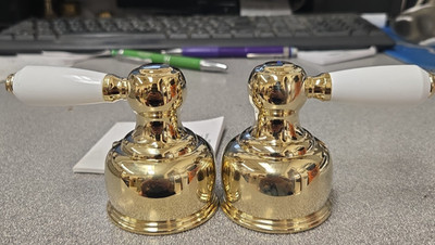 PAIR OF DELTA H65PW NEOSTYLE LEVER HANDLES (LARGE) *BRAND NEW IN BOX*