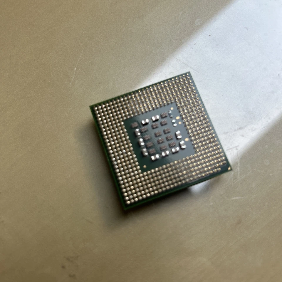INTEL SL7C4 Celeron D 320 Socket 478 2.4GHz/256/533 Processor - Image 2 of 2