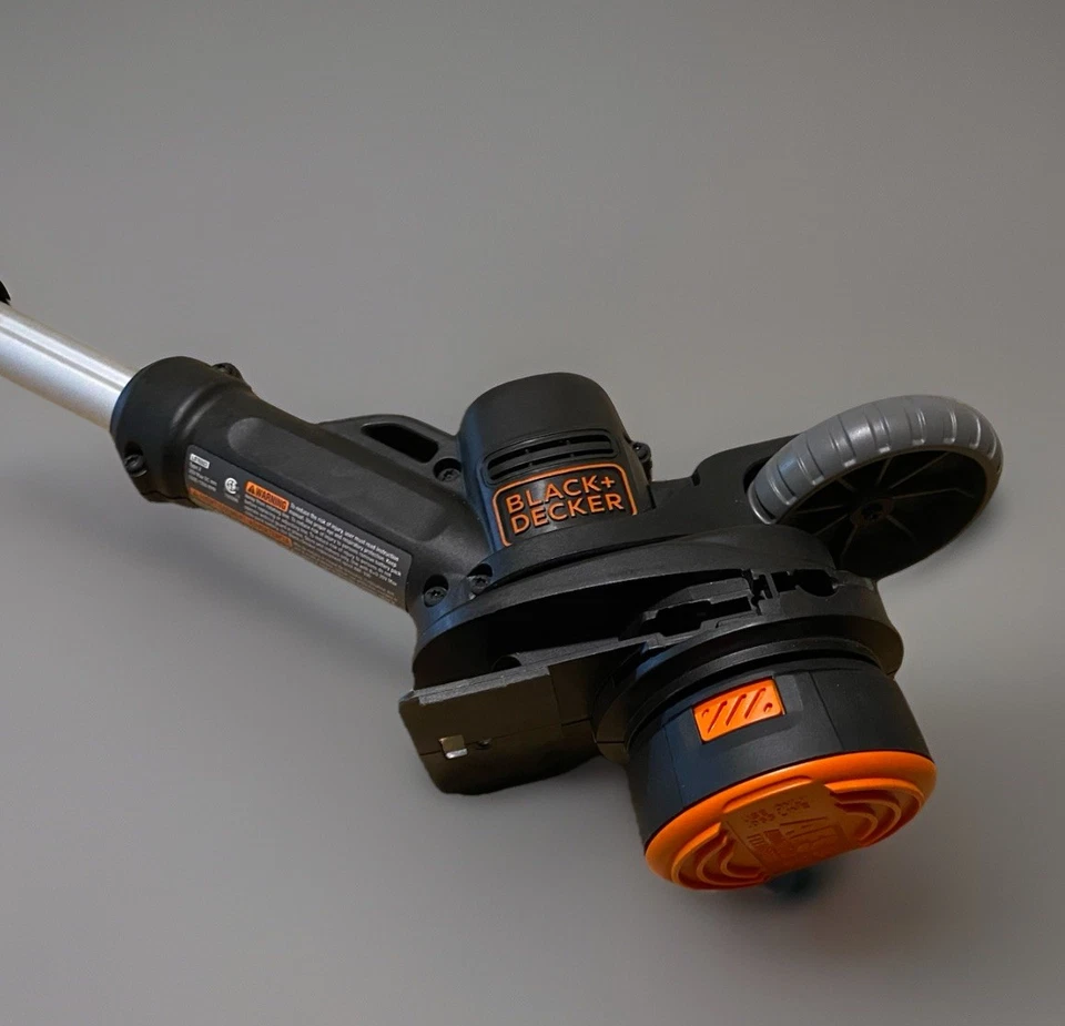 Black & Decker LSTE523 20V MAX 12" Cordless String Trimmer/Edger Kit - Image 2 of 4