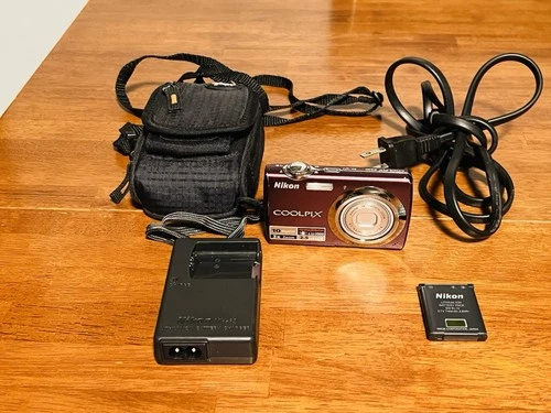 Nikon Coolpix S220 Plum Point & Shoot Digital Camera W/ Battery, Charger & case