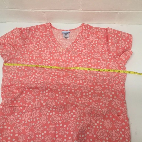 SB Scrubs Womens XL Poly/ Cotton Pink Snowflakes 2 Pocket Top - Picture 4 of 5