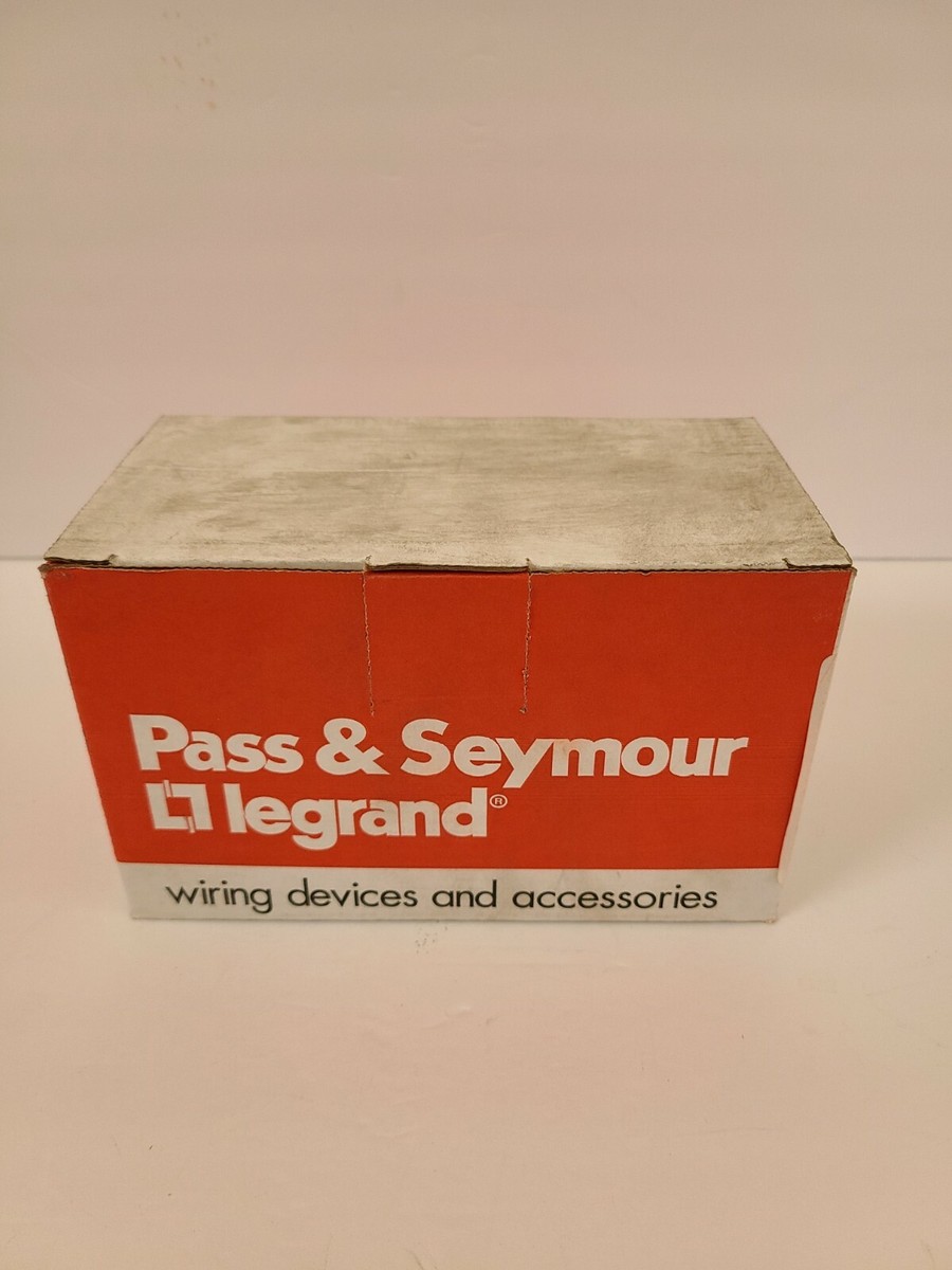 Pass & Seymour Pin Sleeve PS330P7W 30A 2 Pole 3 Wire Watertight