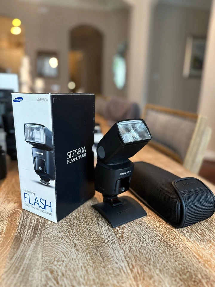 Samsung ED-SEF580A/US SEF580 Flash for NX Cameras - Black - VGC (ED-SEF580A) - Image 3 of 4