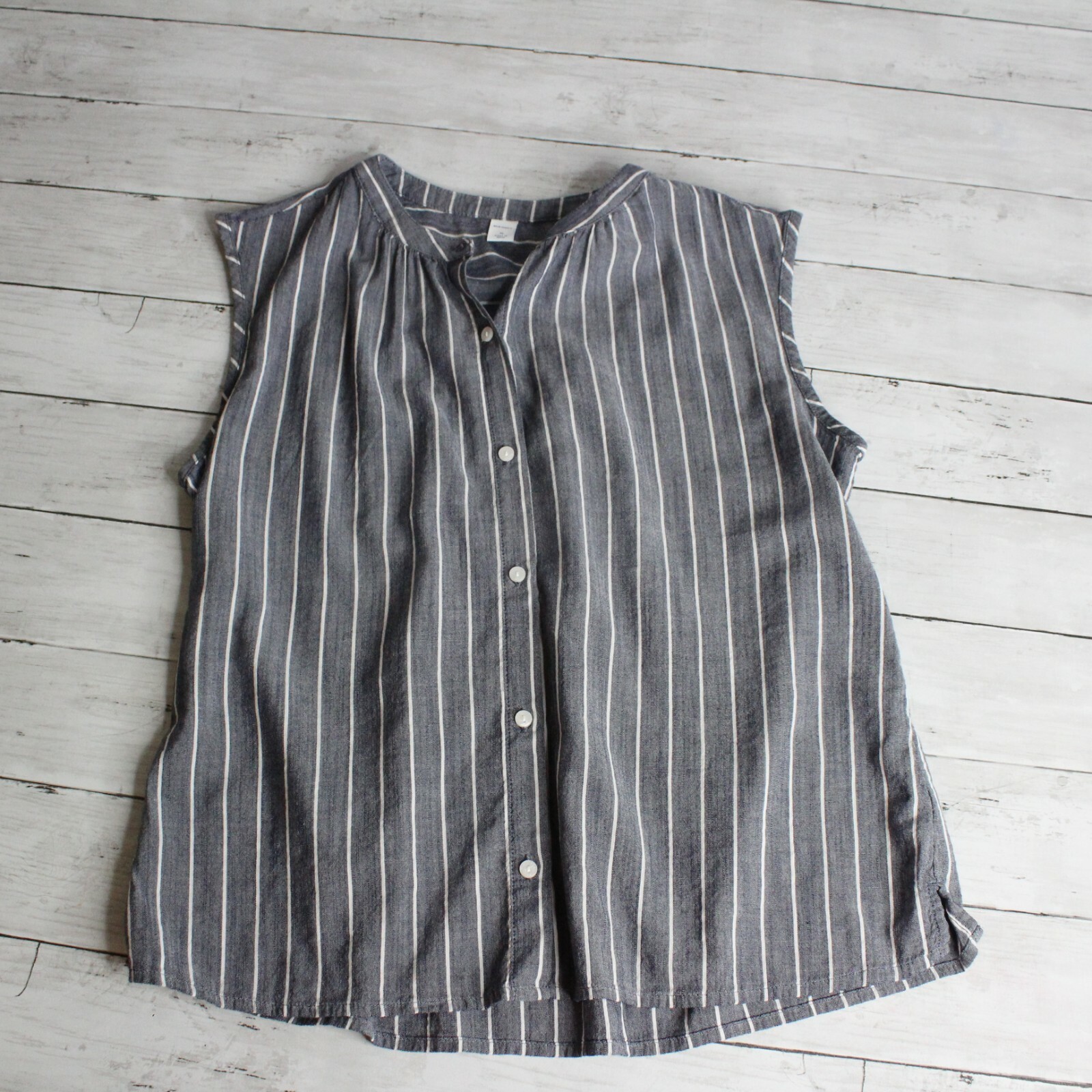 Old Navy Women's Sleeveless Button Down Top Size M Blue White Stripe