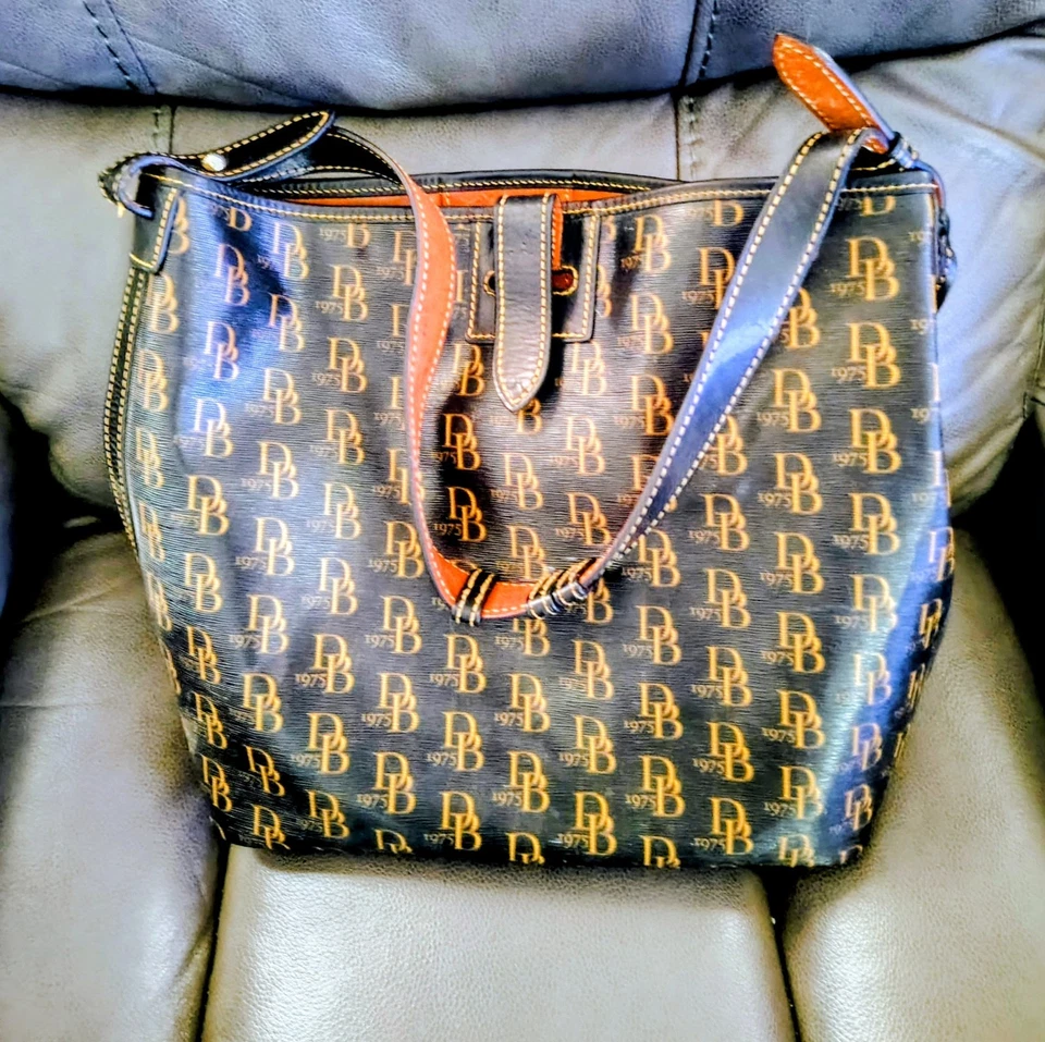 Dooney and Bourke Vintage Handbag. - Image 3 of 4