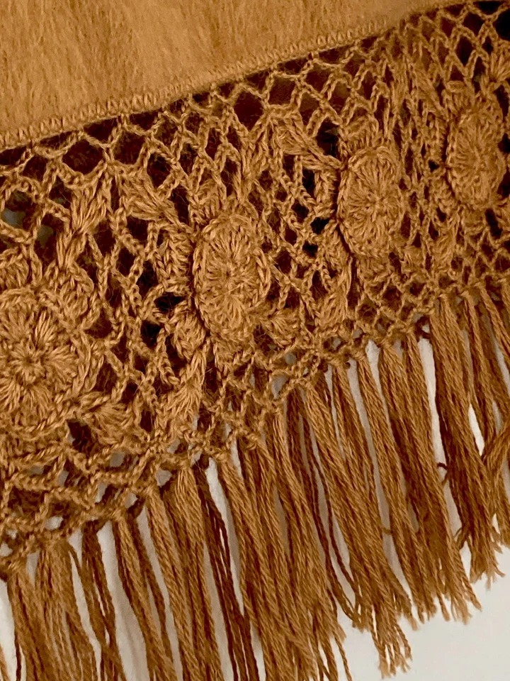 Capa/poncho vintage clásico de alpaca Perú Diana borde de dobladillo de ganchillo Foto 3 de 4