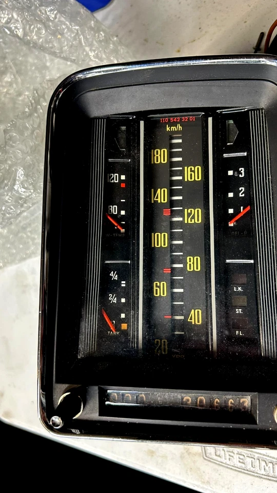 Mercedes W110/W111 fintail /Heckflossen/200/220/230/220SEb/230S - 1967 KM/H RARE - Image 4 of 4