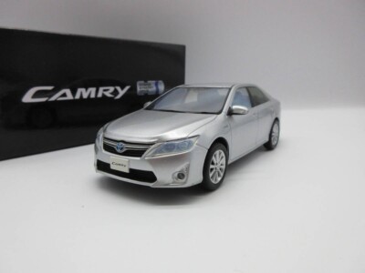 1/30 TOYOTA CAMRYカラーサンプル 1:30 Toyota CAMRY 50 Early Color Sample Mini Car Silver Metallic