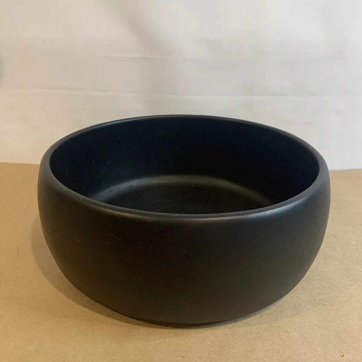 Threshold top serving bowl