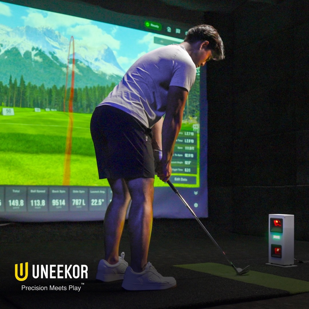 Uneekor EYE MINI CORE Outdoor Indoor Golf Launch Monitor & Simulator 15 Metrics