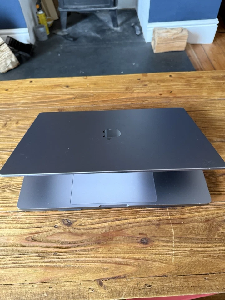 Apple MacBook Pro 16" M2 Max · 32GB · 4TB, photo 1 of 5