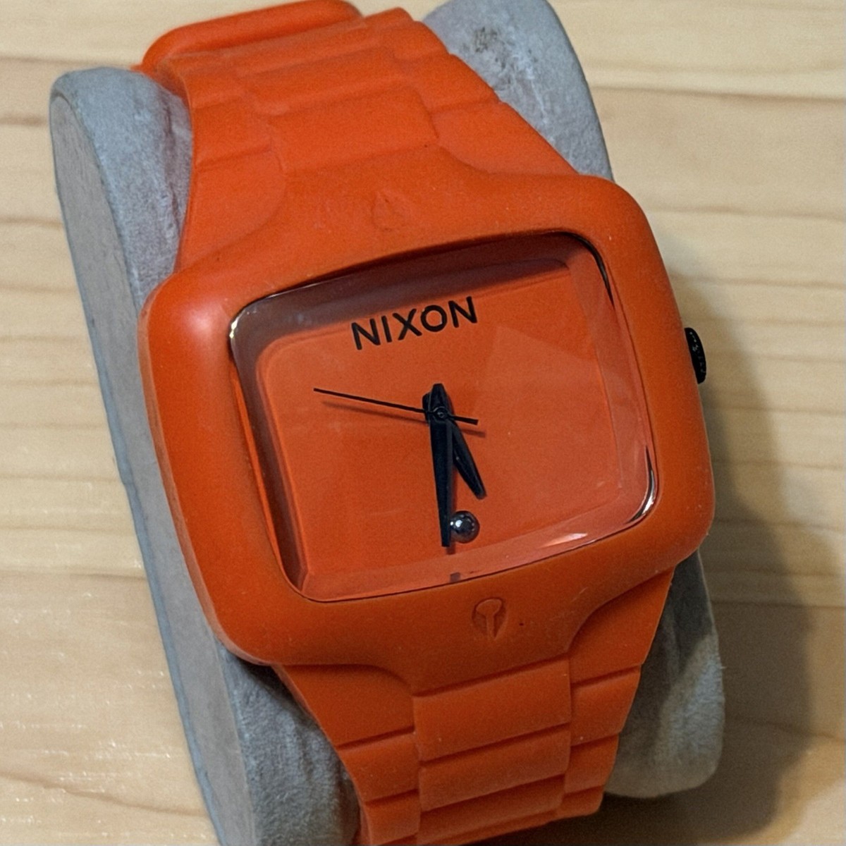 NIXON LODOWN II ネオンオレンジ NA2891156-00 稼働中 送料無料・10 