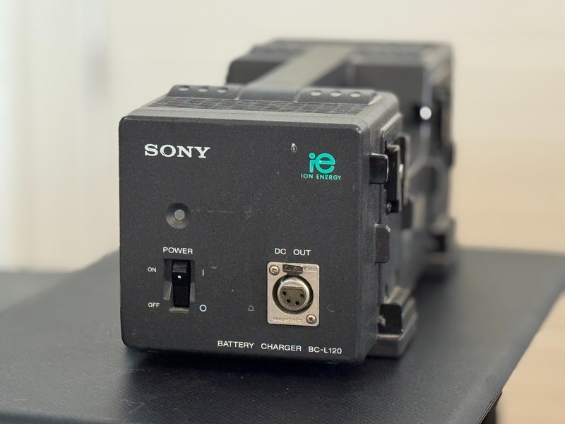 Sony BC-L120 4-Position V-Mount Battery Charger w/ Power Cord Works perfect