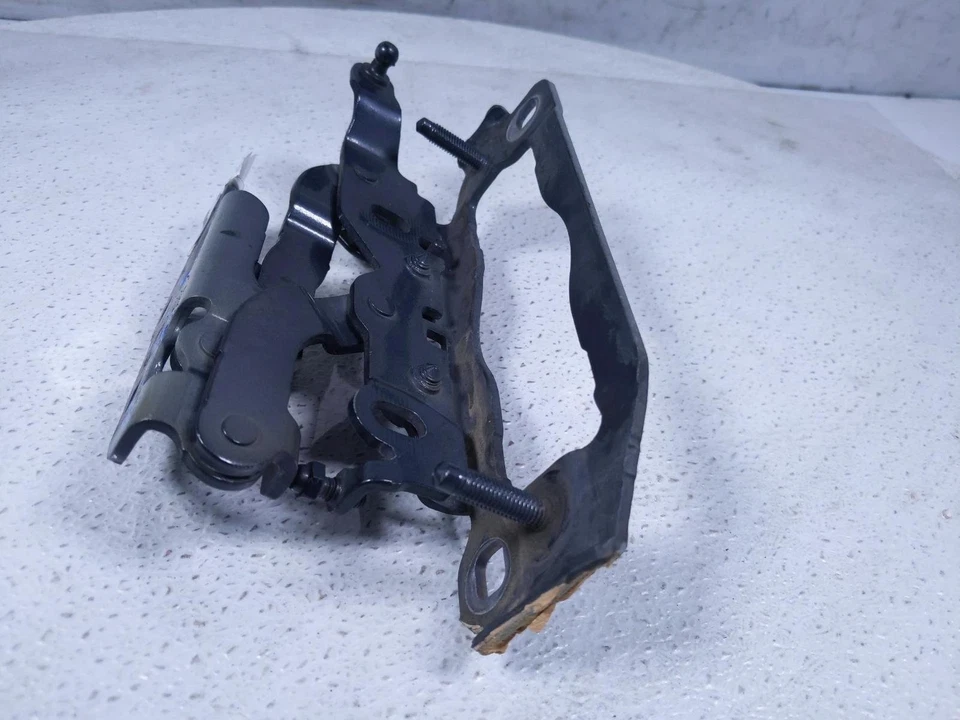 Soporte de bisagra capó pasajero delantero derecho Mercedes-Benz E350 2006-2016 *gris Foto 3 de 4