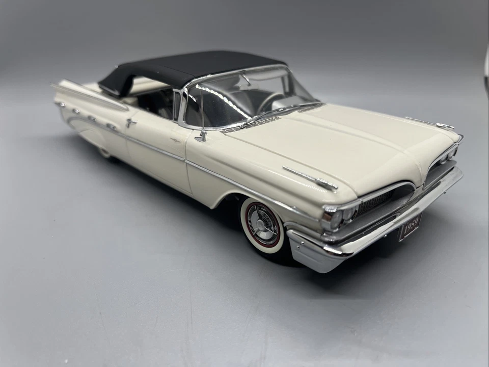 Danbury Mint 1959 Pontiac Bonneville Convertible 1/24 Diecast Scale Display/box - Image 4 of 4