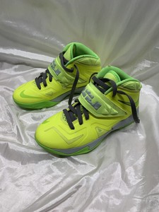 lebron james basketball shoes 2013