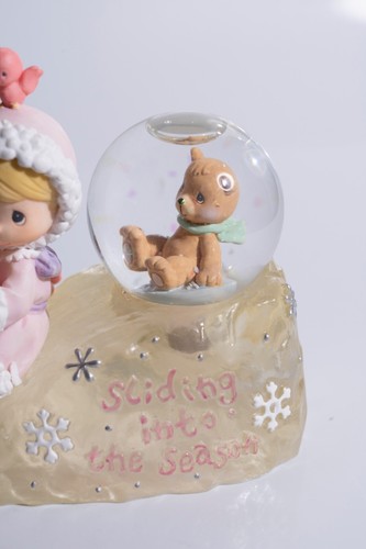 Enesco 2000 PRECIOSOS MOMENTOS ""DESLIZÁNDOSE EN LA TEMPORADA"" OSO DE PELUCHE GLOBO DE NIEVE - Imagen 5 de 9
