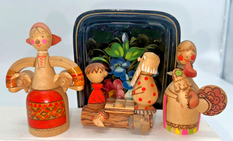 Vintage USSR floral serving tray; Russian folk art platter; Handpainted.Vintage