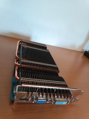 Gigabyte NVIDIA GeForce 9600 GT - 1GB DDR3 Grafikkarte lautlose Passivkühlung - Bild 1 von 3