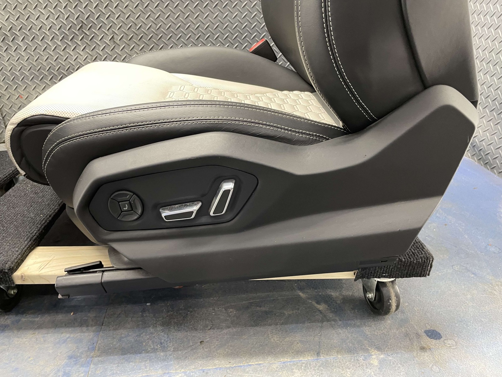 Lamborghini Urus 2019-2026 Front Right Seats Set