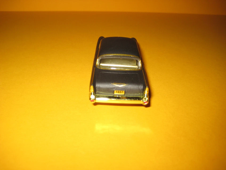 M2 Machines - Auto-Drivers Release 35 - 1:64 - 1957 Chevy Bel Air Chase - Bild 4 von 4