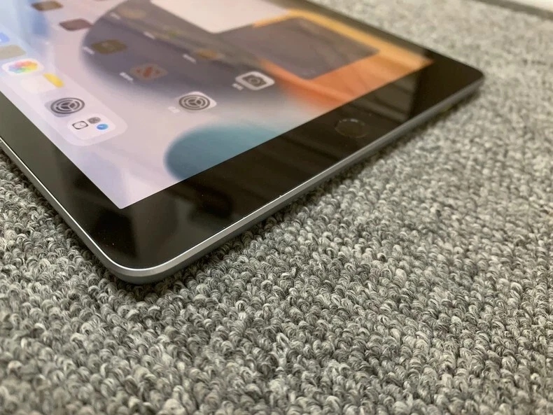 Apple iPad6 (2018) 9.7" 8MP 32GB 2GB Wi-Fi Fingerprint Quad-core 2.34 ios - Image 4 of 4