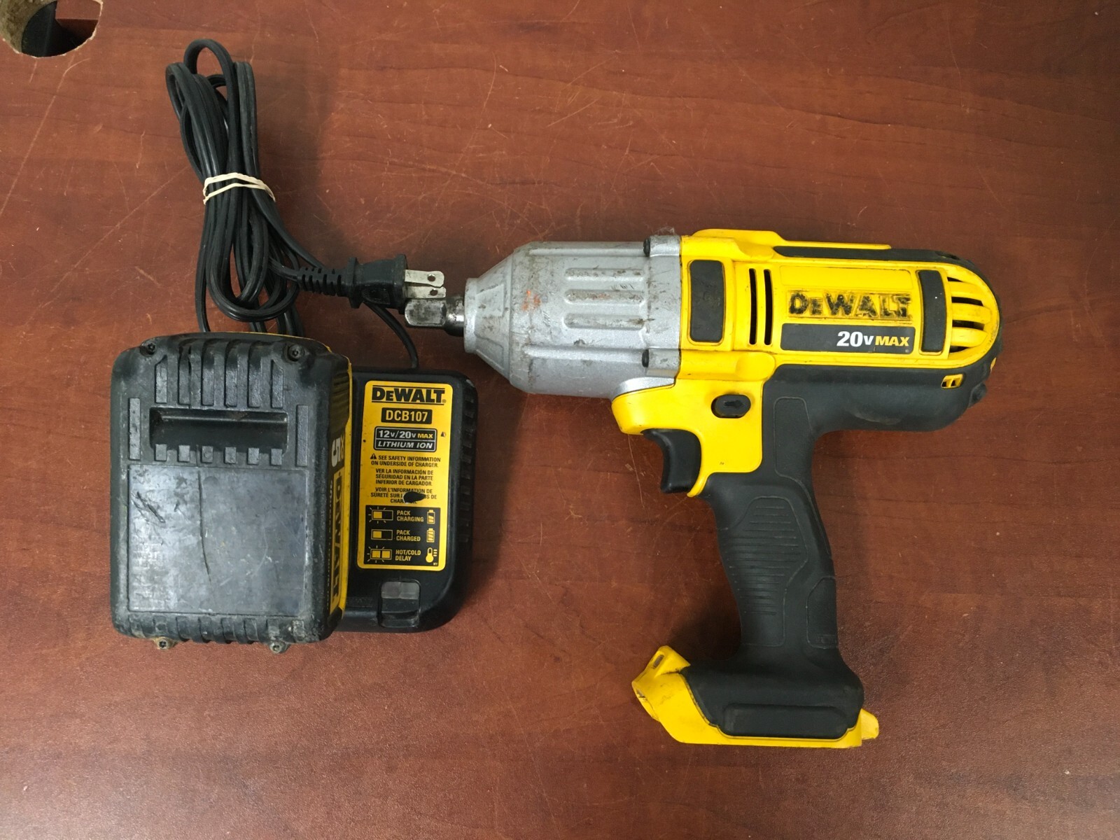 Dewalt 1/2" Cordless 20V Max Lithium Impact Wrench DCF889 w/ Battery