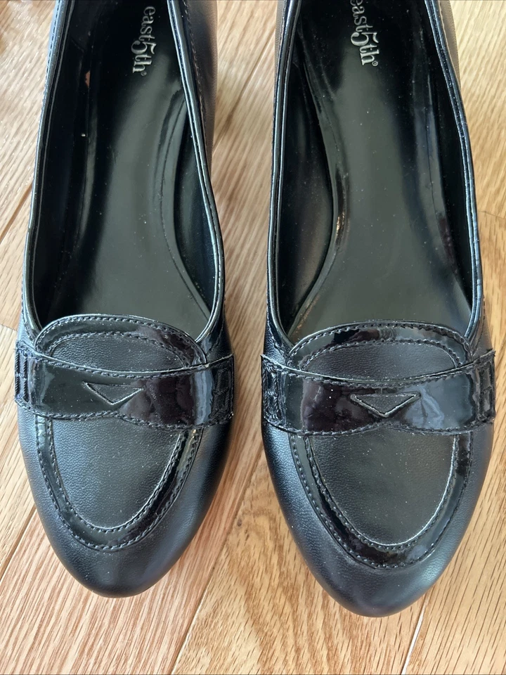 East 5th Womens Classic Pumps Shoes Black 9.5M Top Cut Out Strap - Image 2 of 4