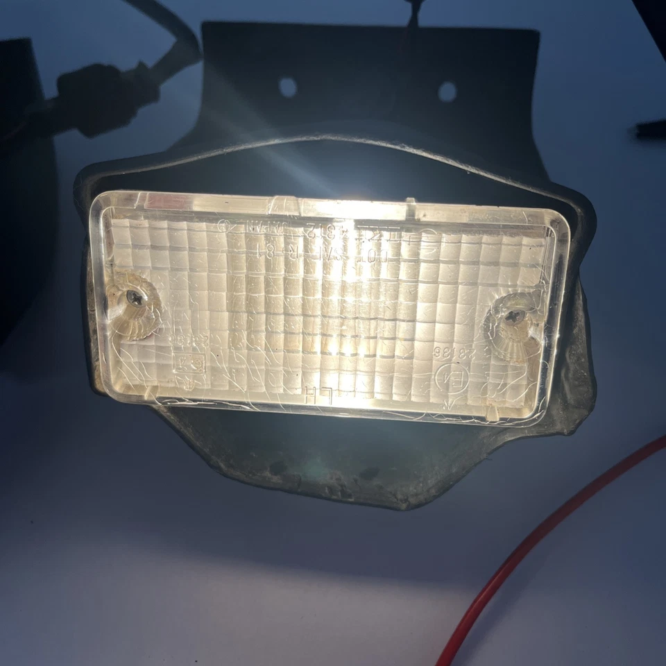 Lámpara de luz de reversa parachoques trasero para camioneta Nissan Datsun 720 1980-85 OEM IKI OE Foto 2 de 4