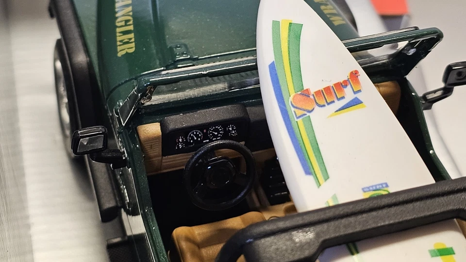 Jeep Wrangler California Surf Solido Club # 9010 1/18 1:18 Scale Diecast - Image 4 of 4