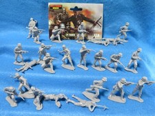 Classic Toy Soldiers MARX+ AIRFIX WWII German Toy Soldiers 1/32 24 fig's GREY
