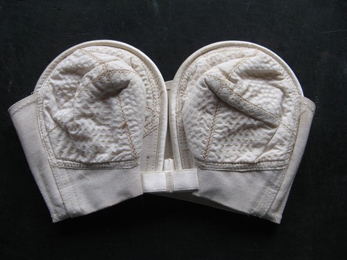 1950s PETER PAN STRAPLESS BRASSIERE vintage bullet bra sz 34B HIDDEN TREASURE