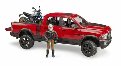 RAM 2500 Power Wagon   Pick-UP mit Scrambler Ducati Desert Sled u. Fahrer