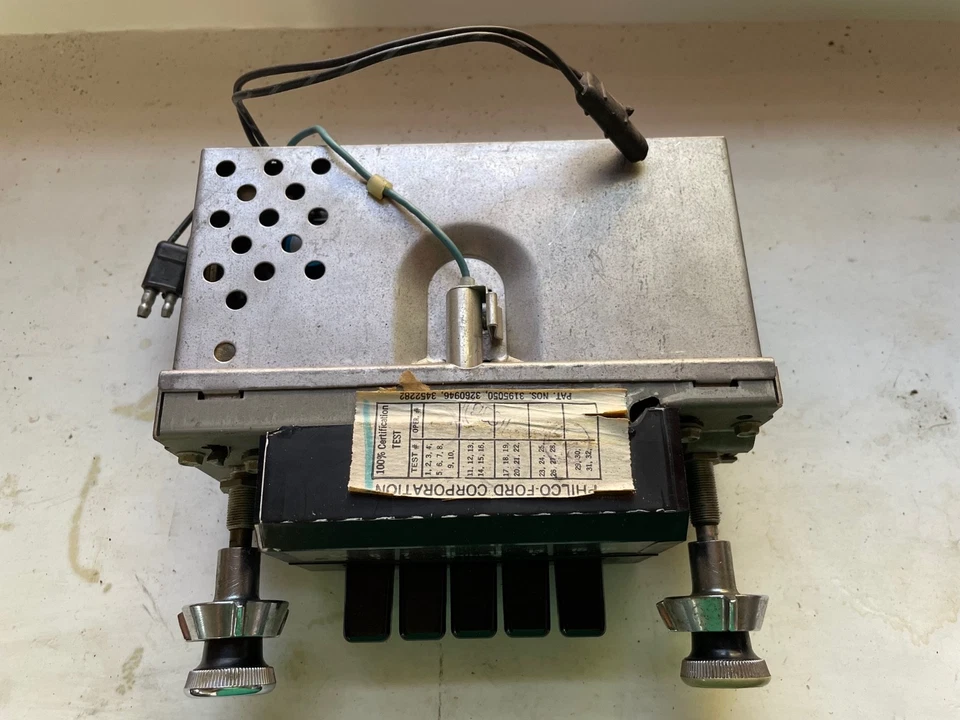 1973 73 Ford Grand Torino Sport Ranchero Philco AM Radio D3OA-18806 302 351 429 Foto 2 de 4