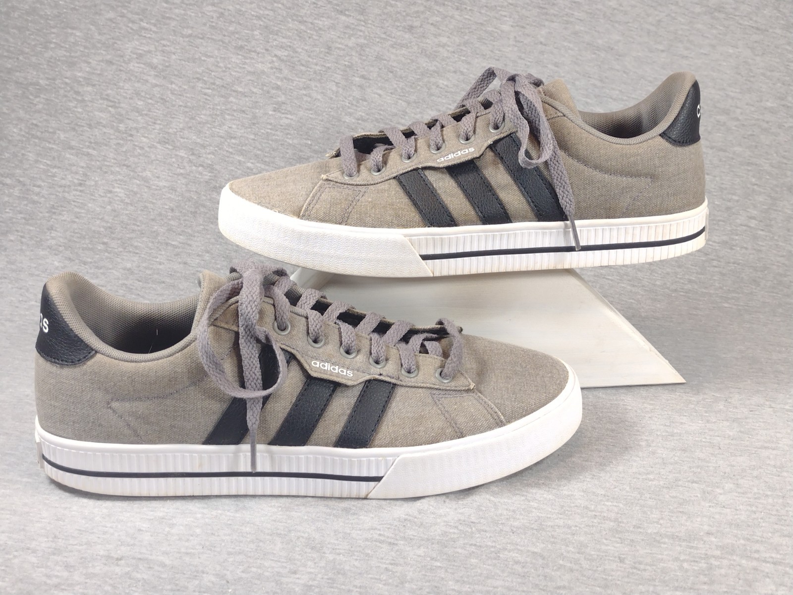 SAOLA Adidas Daily Scarpe da Ginnastica Casual Uomo 9.5 Grigio Grunge Skater FW3270