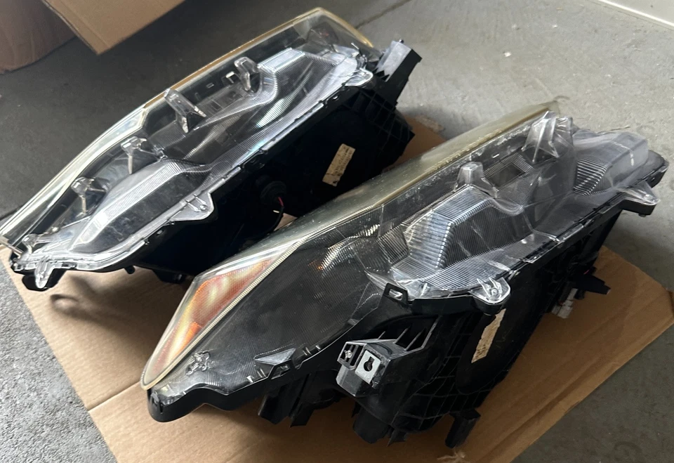 Genuine OEM Pair Set of Left & Right Headlights Lamps For 2016 Toyota RAV4 - Image 2 of 4