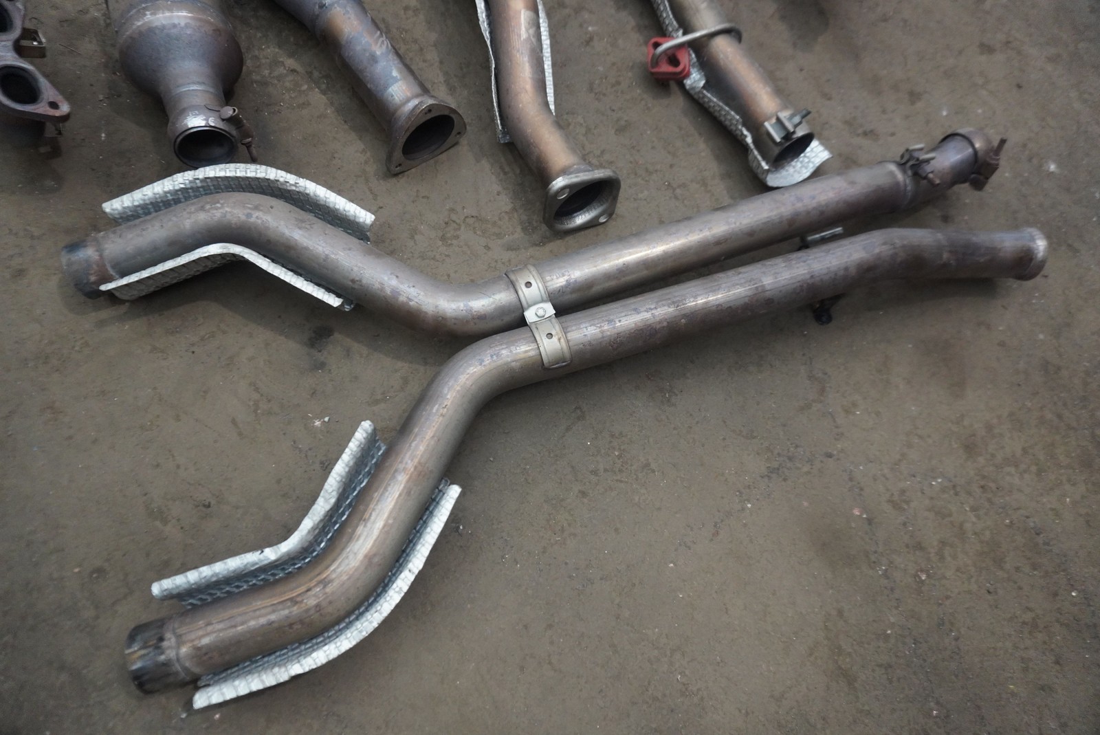 Set Exhaust Muffler Silencer Tail Pipe 4G43-5230-FH Aston Martin DB9 Volante 13